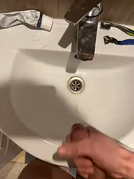 Snapshot of funkymartin chatting on January 2025 02:07:02 AM funkymartin online show from January 2025 02:07:02 AM