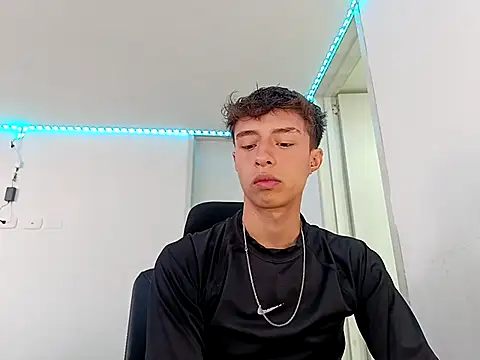 Juanmres online show from September 2025 06:58:01 PM