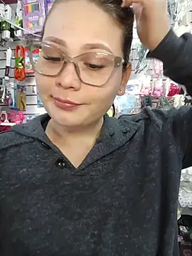 Vale Saenzz online show from December 2025 07:04:02 PM