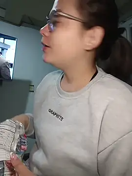 Vale Saenzz online show from October 2025 12:13:01 AM