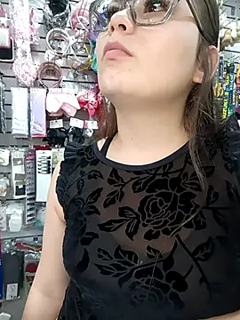 Vale Saenzz online show from November 2025 07:06:01 PM