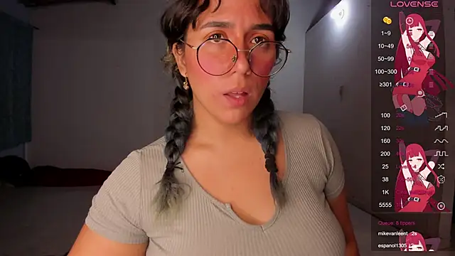 Snapshot of Ludovica6669 chatting on February 2025 11:59:01 PM Ludovica6669 online show from February 2025 11:59:01 PM