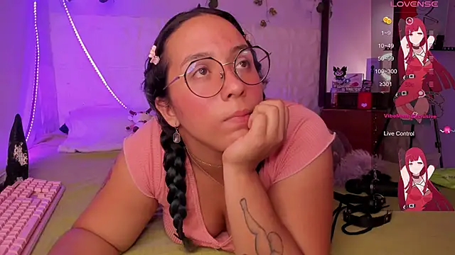 Snapshot of Ludovica6669 chatting on February 2025 08:39:01 PM Ludovica6669 online show from February 2025 08:39:01 PM