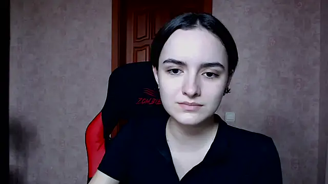 Snapshot of AmelieBanshee chatting on October 2025 10:49:02 AM AmelieBanshee online show from October 2025 10:49:02 AM