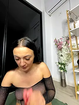 RaisaSalvi online show from December 2025 02:00:02 PM