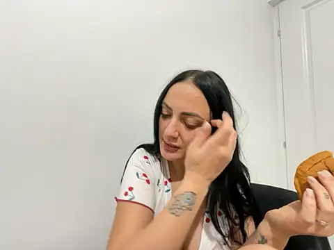 RaisaSalvi online show from November 2025 05:13:02 PM