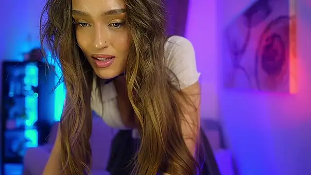 Clara Nia online show from November 2025 07:39:01 PM