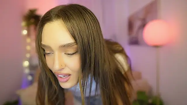 Clara Nia online show from February 2026 07:33:01 PM