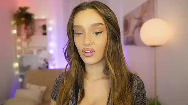 Clara Nia online show from February 2026 07:33:02 PM