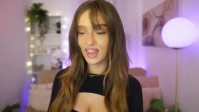 Clara Nia online show from February 2026 07:22:01 PM