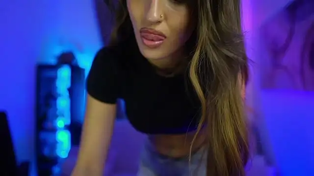 Clara Nia online show from November 2025 07:50:02 PM