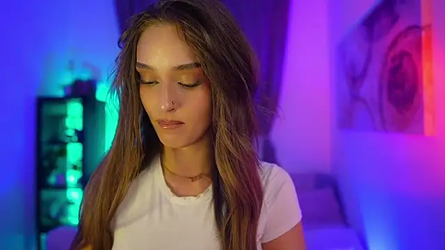 Clara Nia online show from November 2025 07:41:02 PM