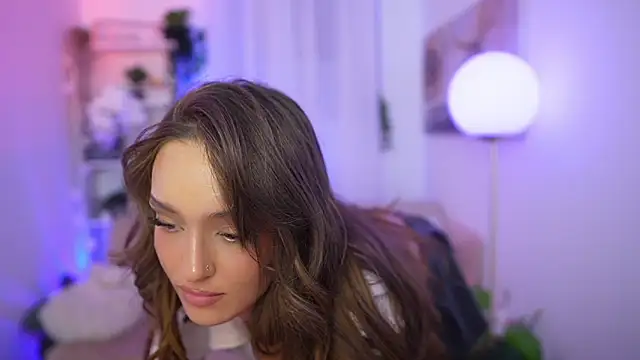 Clara Nia online show from December 2025 08:04:02 PM