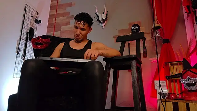 AngeloColleen online show from November 2025 05:05:01 PM