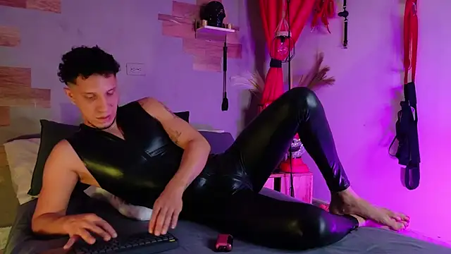 AngeloColleen online show from November 2025 07:14:01 PM