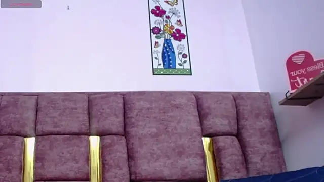 VICTORIAHANK  online show from April 2026 07:09:01 PM