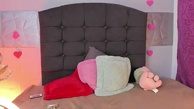 Snapshot of Alice_evans_lov chatting on March 2025 05:21:02 AM Alice evans lov online show from March 2025 05:21:02 AM