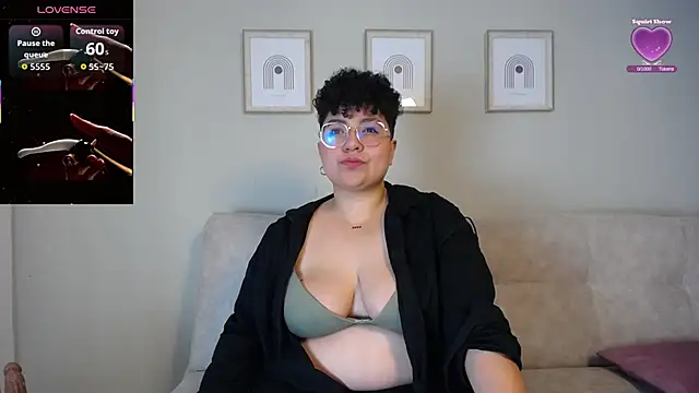 Snapshot of curly_cam_queen69 chatting on October 2025 03:33:02 AM curly cam queen69 online show from October 2025 03:33:02 AM