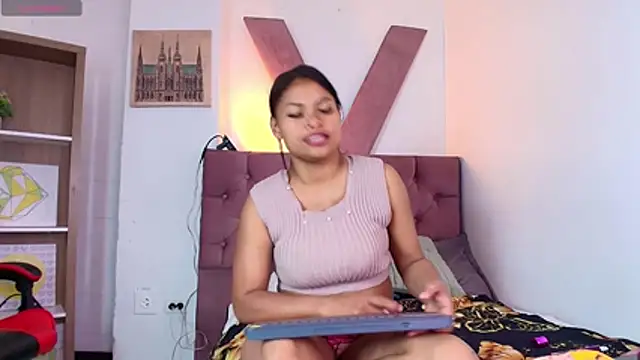 CamiilaReyes online show from May 2026 01:06:01 PM