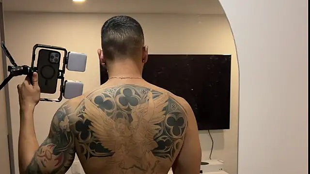 Snapshot of lorenzo_blanc chatting on February 2025 12:19:02 AM lorenzo blanc online show from February 2025 12:19:02 AM