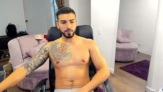 Snapshot of lorenzo_blanc chatting on February 2025 01:57:02 AM lorenzo blanc online show from February 2025 01:57:02 AM