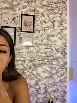 Miss karol online show from April 2026 06:48:02 PM