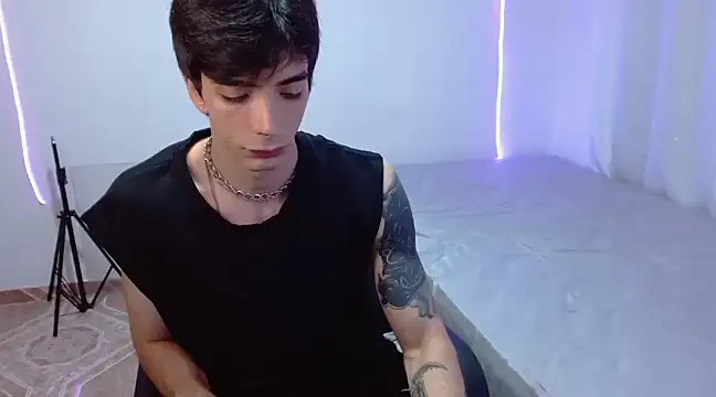 H3ll B0I online show from March 2025 08:00:02 PM