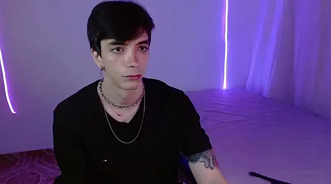 H3ll B0I online show from February 2025 02:27:02 AM