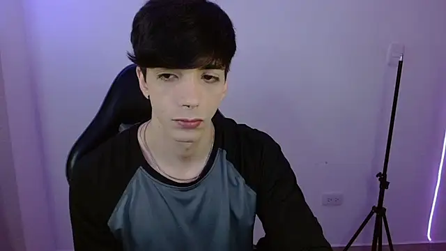 H3ll B0I online show from February 2026 12:00:01 AM