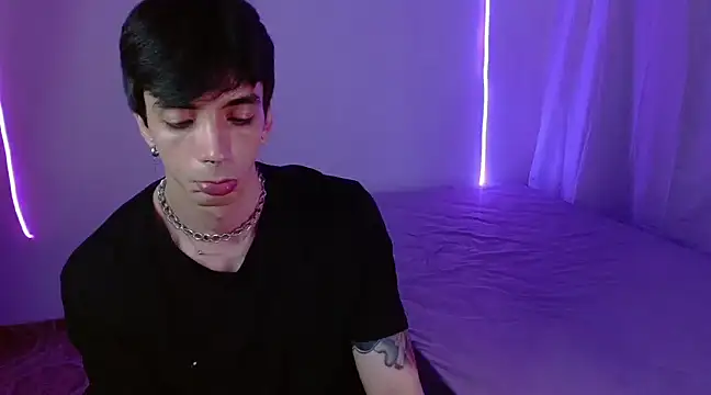 H3ll B0I online show from February 2025 05:32:01 AM