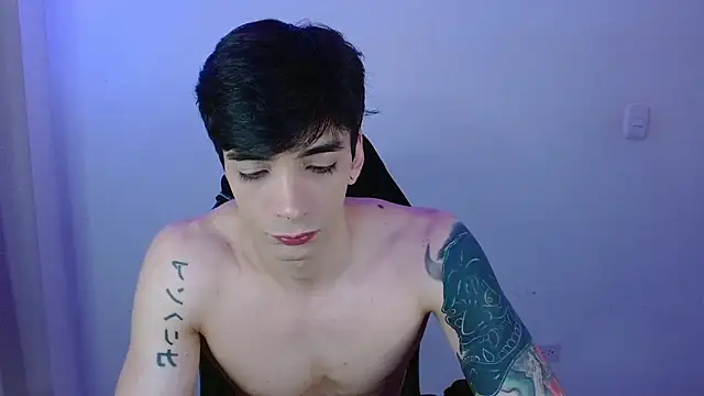 H3ll B0I online show from April 2026 04:52:02 AM