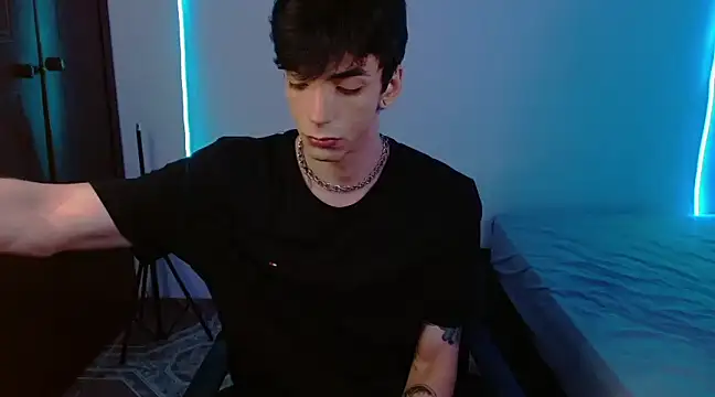 H3ll B0I online show from February 2025 02:57:01 AM