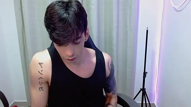 H3ll B0I online show from September 2025 09:26:01 AM