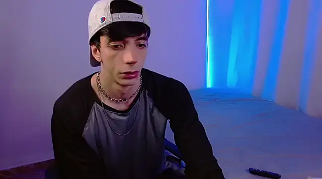 H3ll B0I online show from February 2025 07:33:02 PM