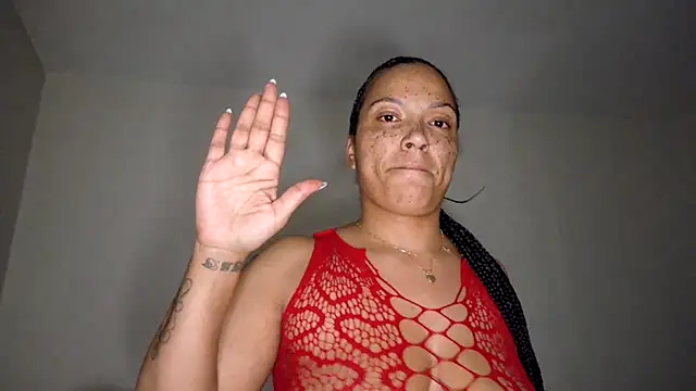 FreckleFaceBeauty online show from April 2026 01:51:02 AM