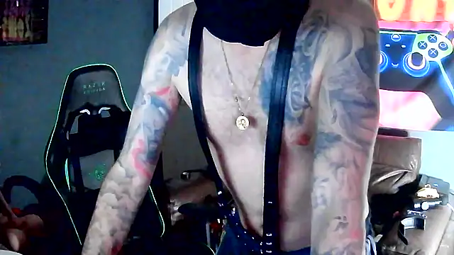 Snapshot of HuffedAdvocate chatting on November 2025 07:17:01 PM HuffedAdvocate online show from November 2025 07:17:01 PM