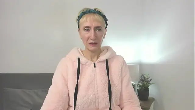 Snapshot of MargaretMilf69 chatting on October 2025 03:09:02 PM MargaretMilf69 online show from October 2025 03:09:02 PM