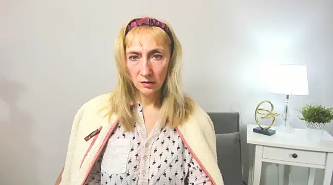 Snapshot of MargaretMilf69 chatting on February 2025 04:33:02 PM MargaretMilf69 online show from February 2025 04:33:02 PM