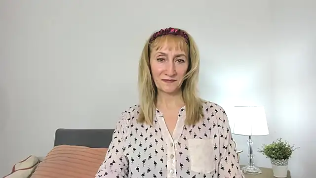 Snapshot of MargaretMilf69 chatting on February 2025 07:37:02 PM MargaretMilf69 online show from February 2025 07:37:02 PM