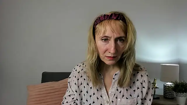 Snapshot of MargaretMilf69 chatting on February 2025 04:33:01 PM MargaretMilf69 online show from February 2025 04:33:01 PM