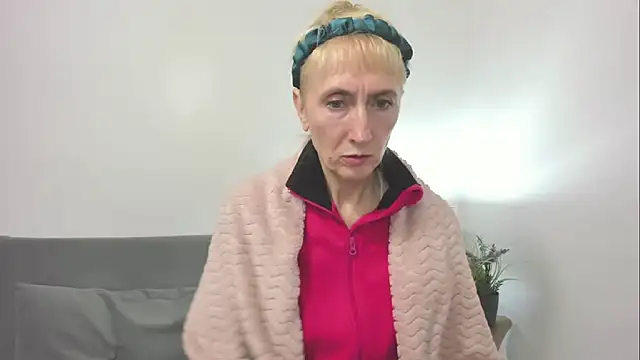 Snapshot of MargaretMilf69 chatting on October 2025 03:23:01 PM MargaretMilf69 online show from October 2025 03:23:01 PM