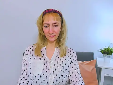Snapshot of MargaretMilf69 chatting on March 2025 07:37:02 PM MargaretMilf69 online show from March 2025 07:37:02 PM