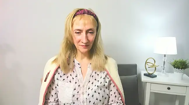 Snapshot of MargaretMilf69 chatting on February 2025 04:25:02 PM MargaretMilf69 online show from February 2025 04:25:02 PM