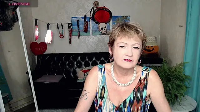 Snapshot of SexyGrandma_ chatting on October 2025 05:11:01 PM SexyGrandma online show from October 2025 05:11:01 PM