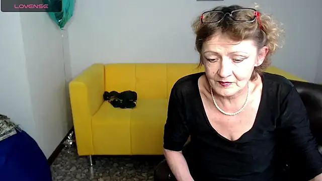 Snapshot of SexyGrandma_ chatting on February 2025 09:44:02 PM SexyGrandma online show from February 2025 09:44:02 PM
