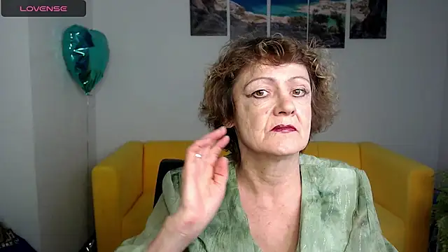 Snapshot of SexyGrandma_ chatting on February 2025 03:37:02 PM SexyGrandma online show from February 2025 03:37:02 PM