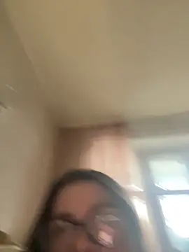 DearAlise online show from December 2025 10:42:02 AM