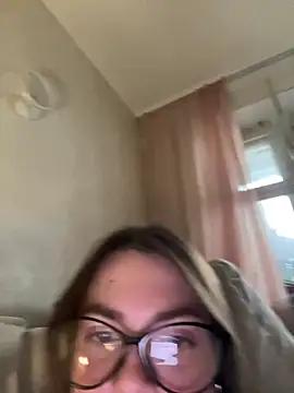 DearAlise online show from November 2025 10:18:02 AM