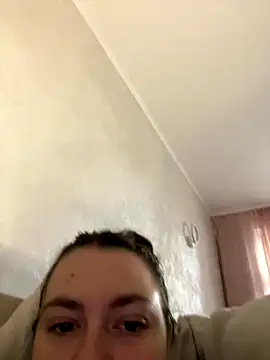 DearAlise online show from October 2025 10:01:02 AM