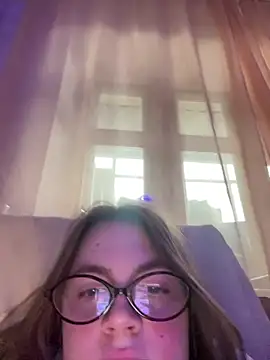 DearAlise online show from April 2026 12:17:01 PM